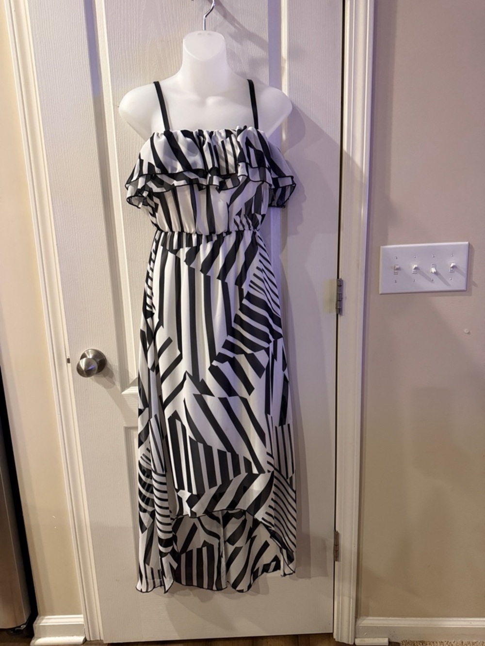 🖤Black and white High/Low Hem Sundress
🤍Size XL
